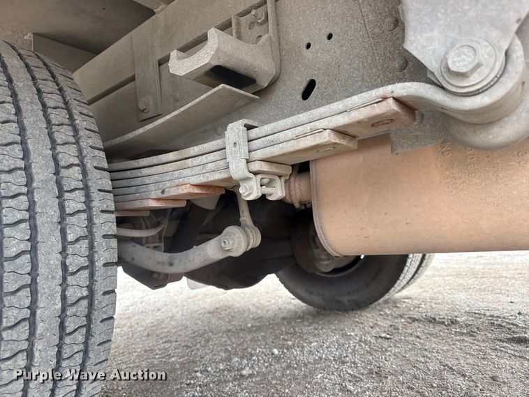 image for item DQ4361 2015 Chevrolet Silverado 3500HD Crew Cab flatbed pickup truck