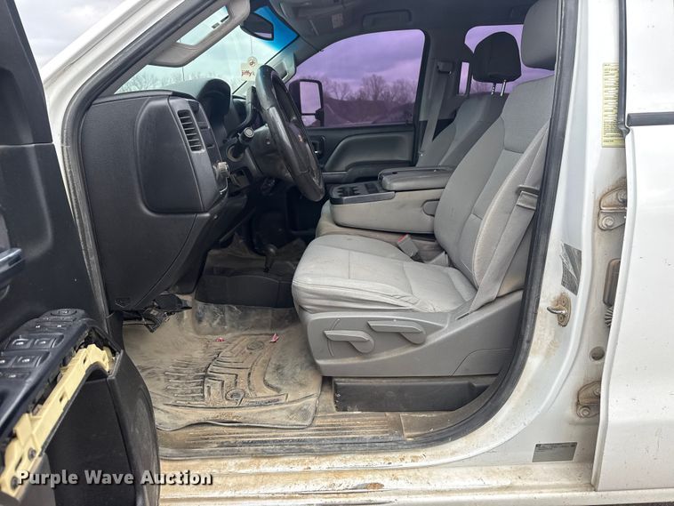 image for item DQ4361 2015 Chevrolet Silverado 3500HD Crew Cab flatbed pickup truck