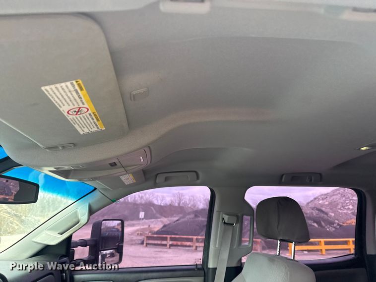 image for item DQ4361 2015 Chevrolet Silverado 3500HD Crew Cab flatbed pickup truck