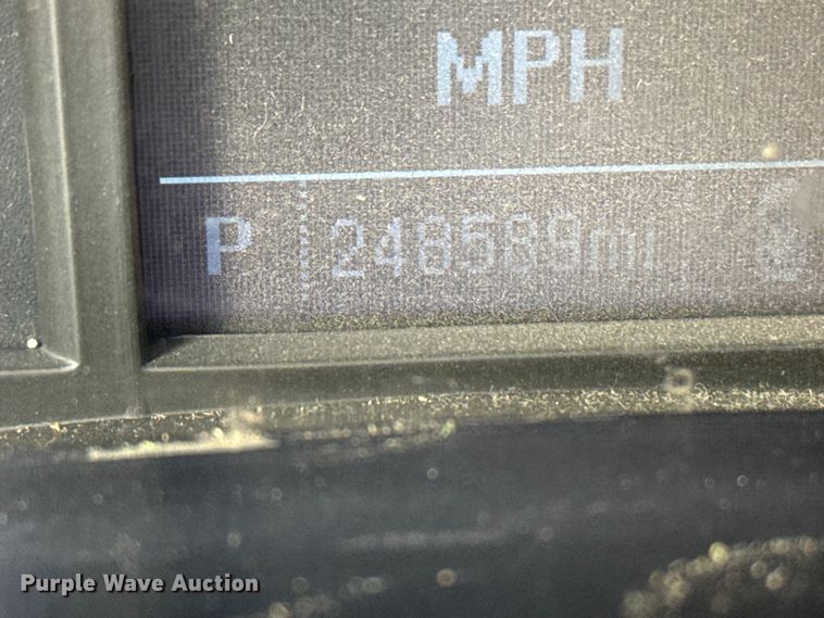 image for item DQ4361 2015 Chevrolet Silverado 3500HD Crew Cab flatbed pickup truck