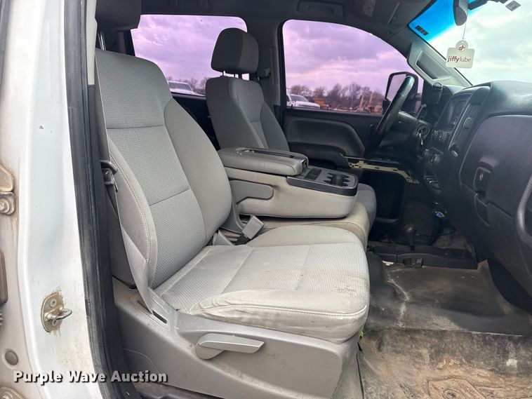 image for item DQ4361 2015 Chevrolet Silverado 3500HD Crew Cab flatbed pickup truck