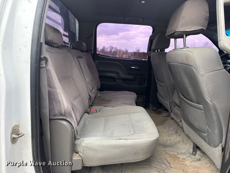 image for item DQ4361 2015 Chevrolet Silverado 3500HD Crew Cab flatbed pickup truck