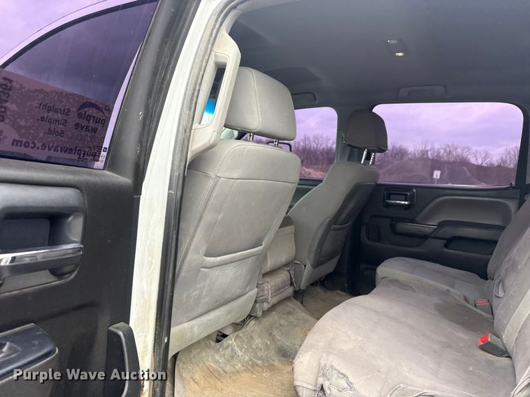 image for item DQ4361 2015 Chevrolet Silverado 3500HD Crew Cab flatbed pickup truck