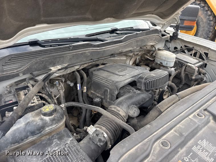 image for item DQ4361 2015 Chevrolet Silverado 3500HD Crew Cab flatbed pickup truck