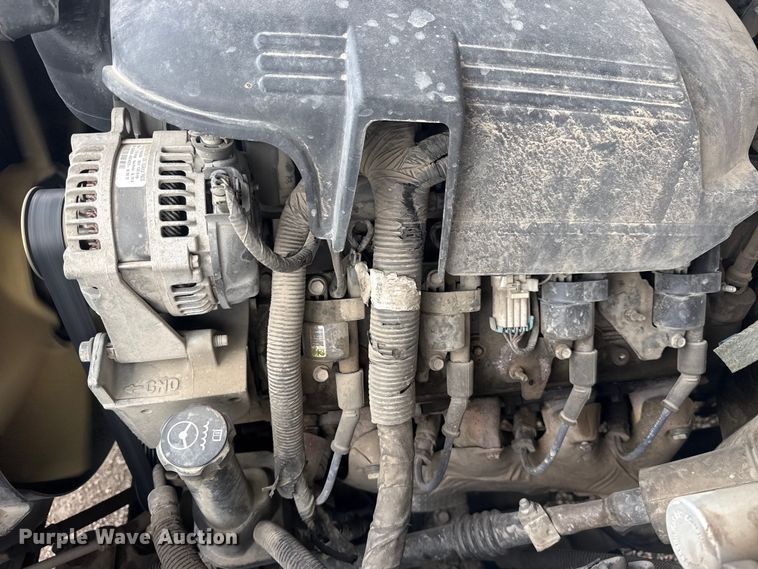 image for item DQ4361 2015 Chevrolet Silverado 3500HD Crew Cab flatbed pickup truck