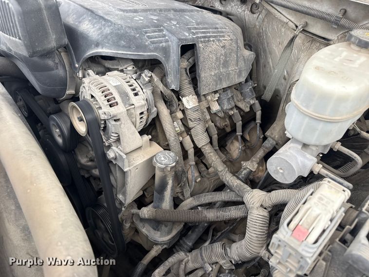 image for item DQ4361 2015 Chevrolet Silverado 3500HD Crew Cab flatbed pickup truck