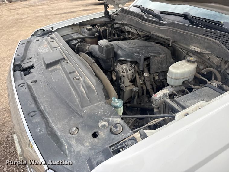 image for item DQ4361 2015 Chevrolet Silverado 3500HD Crew Cab flatbed pickup truck