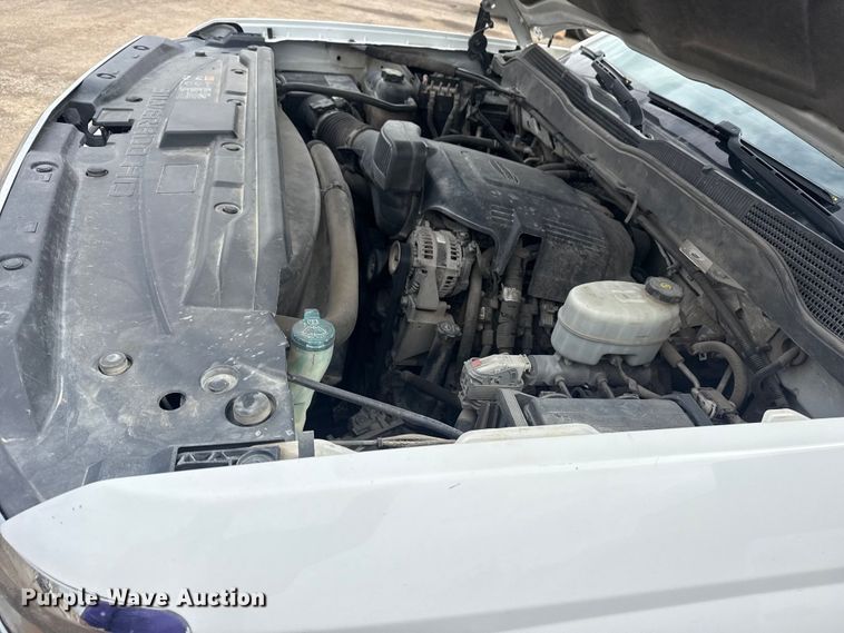 image for item DQ4361 2015 Chevrolet Silverado 3500HD Crew Cab flatbed pickup truck