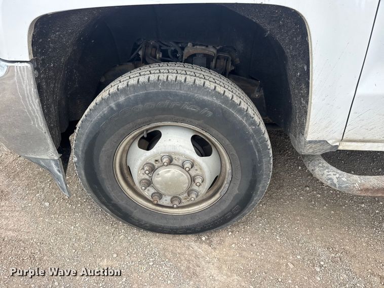 image for item DQ4361 2015 Chevrolet Silverado 3500HD Crew Cab flatbed pickup truck