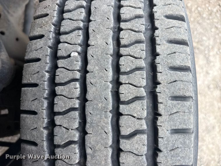 image for item DQ4361 2015 Chevrolet Silverado 3500HD Crew Cab flatbed pickup truck