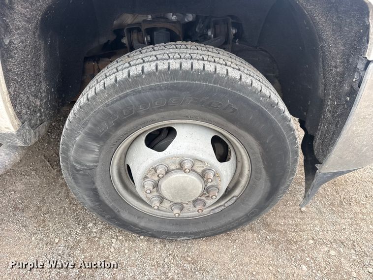 image for item DQ4361 2015 Chevrolet Silverado 3500HD Crew Cab flatbed pickup truck