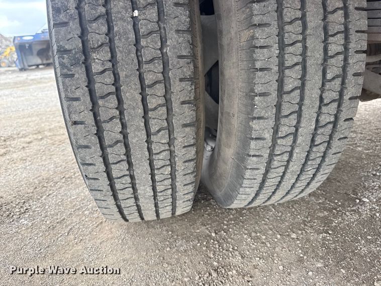 image for item DQ4361 2015 Chevrolet Silverado 3500HD Crew Cab flatbed pickup truck