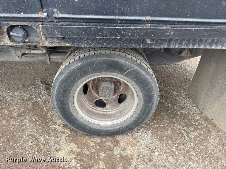 image for item DQ4361 2015 Chevrolet Silverado 3500HD Crew Cab flatbed pickup truck