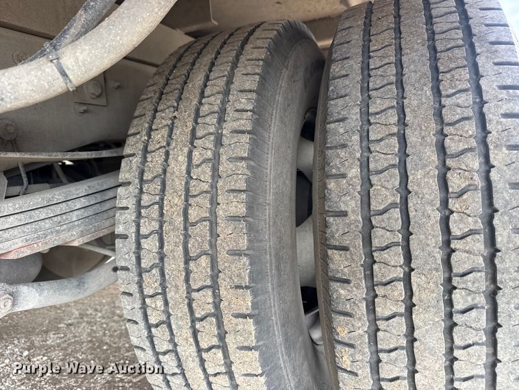 image for item DQ4361 2015 Chevrolet Silverado 3500HD Crew Cab flatbed pickup truck