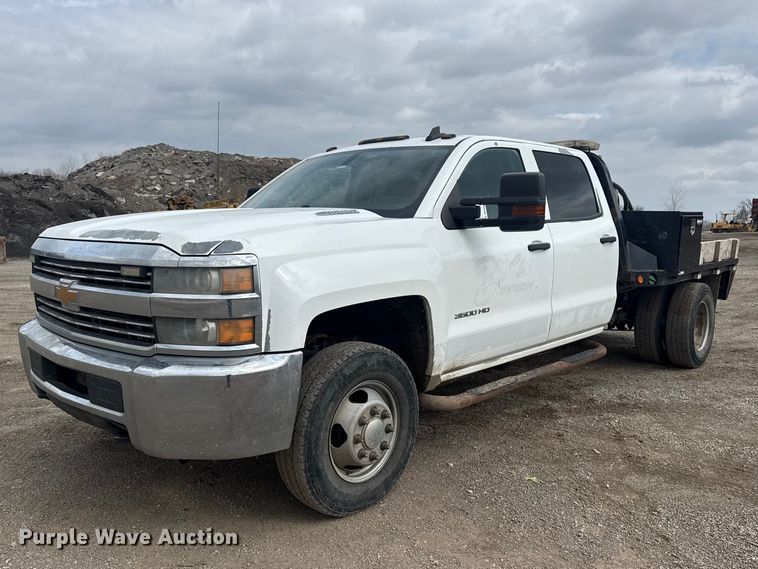 image for item DQ4362 2015 Chevrolet Silverado 3500HD Crew Cab flatbed pickup truck