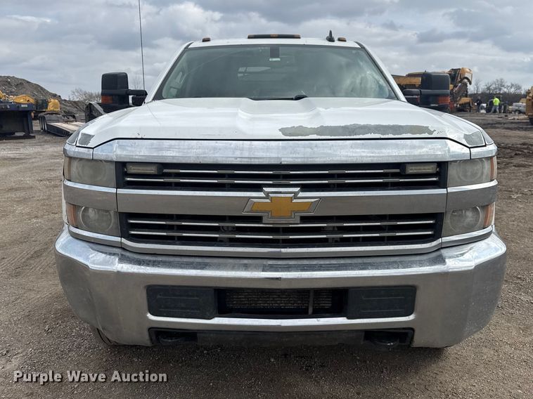 image for item DQ4362 2015 Chevrolet Silverado 3500HD Crew Cab flatbed pickup truck