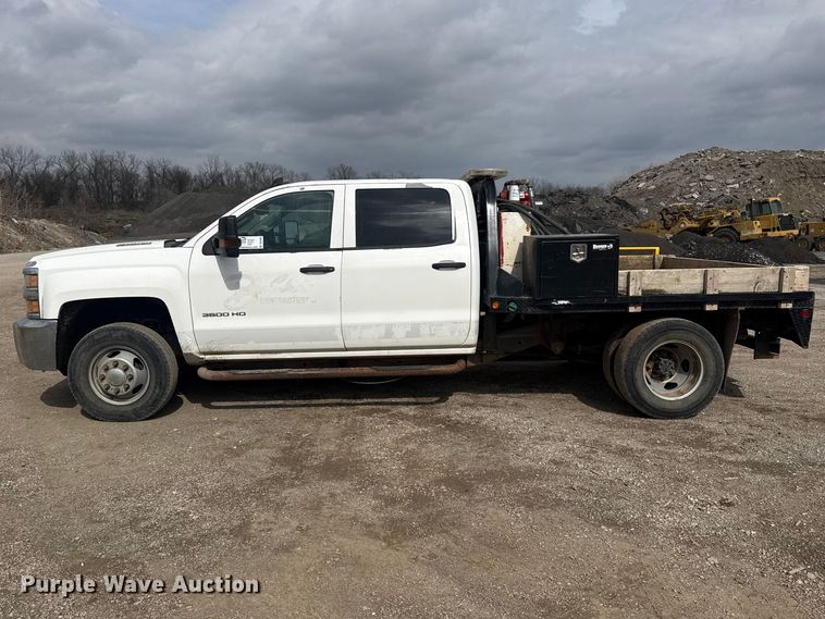 image for item DQ4362 2015 Chevrolet Silverado 3500HD Crew Cab flatbed pickup truck