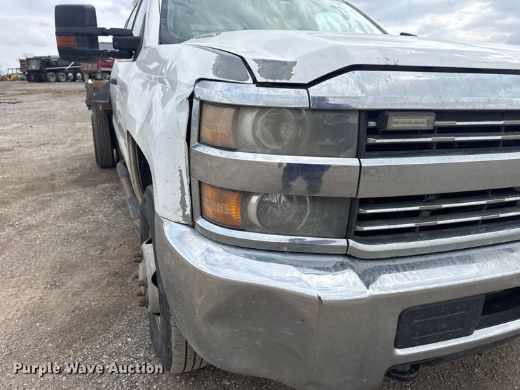 image for item DQ4362 2015 Chevrolet Silverado 3500HD Crew Cab flatbed pickup truck