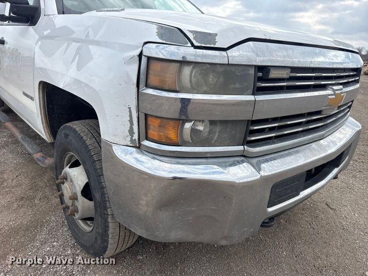 image for item DQ4362 2015 Chevrolet Silverado 3500HD Crew Cab flatbed pickup truck