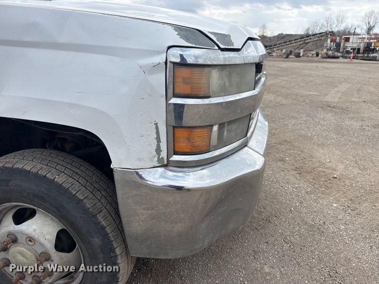 image for item DQ4362 2015 Chevrolet Silverado 3500HD Crew Cab flatbed pickup truck