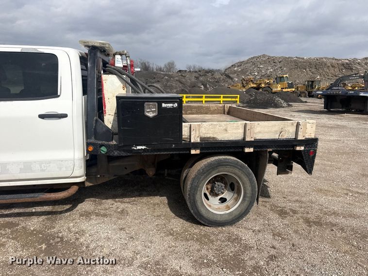 image for item DQ4362 2015 Chevrolet Silverado 3500HD Crew Cab flatbed pickup truck