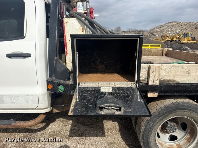 image for item DQ4362 2015 Chevrolet Silverado 3500HD Crew Cab flatbed pickup truck