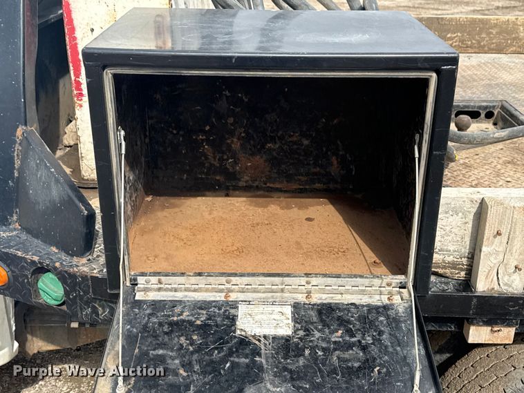 image for item DQ4362 2015 Chevrolet Silverado 3500HD Crew Cab flatbed pickup truck