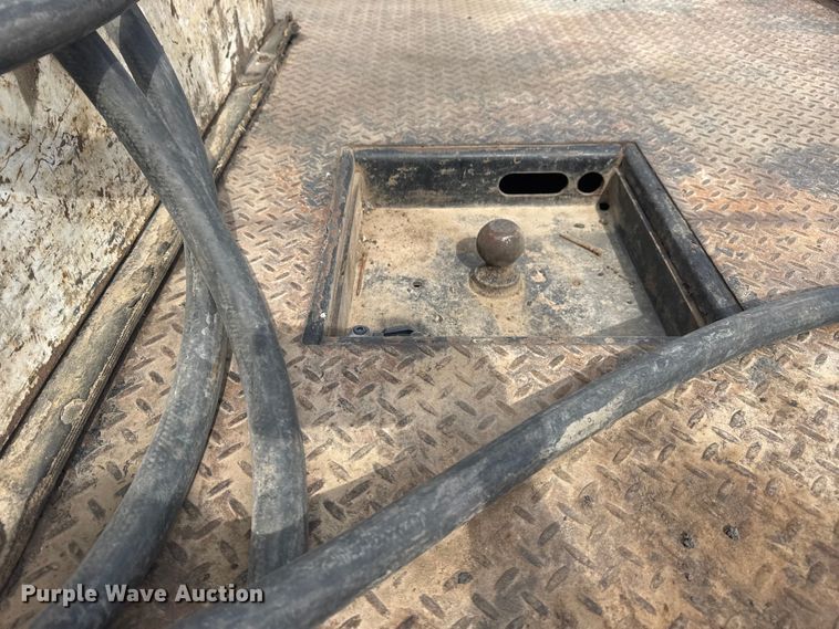 image for item DQ4362 2015 Chevrolet Silverado 3500HD Crew Cab flatbed pickup truck