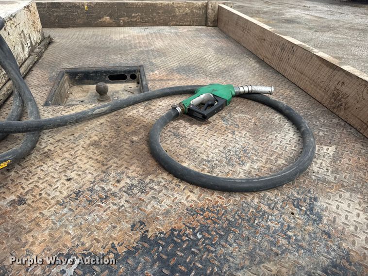 image for item DQ4362 2015 Chevrolet Silverado 3500HD Crew Cab flatbed pickup truck