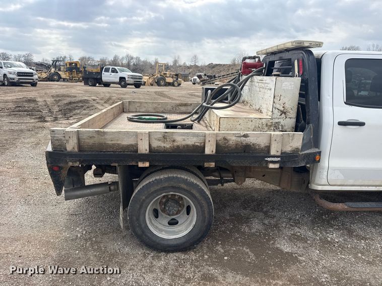 image for item DQ4362 2015 Chevrolet Silverado 3500HD Crew Cab flatbed pickup truck