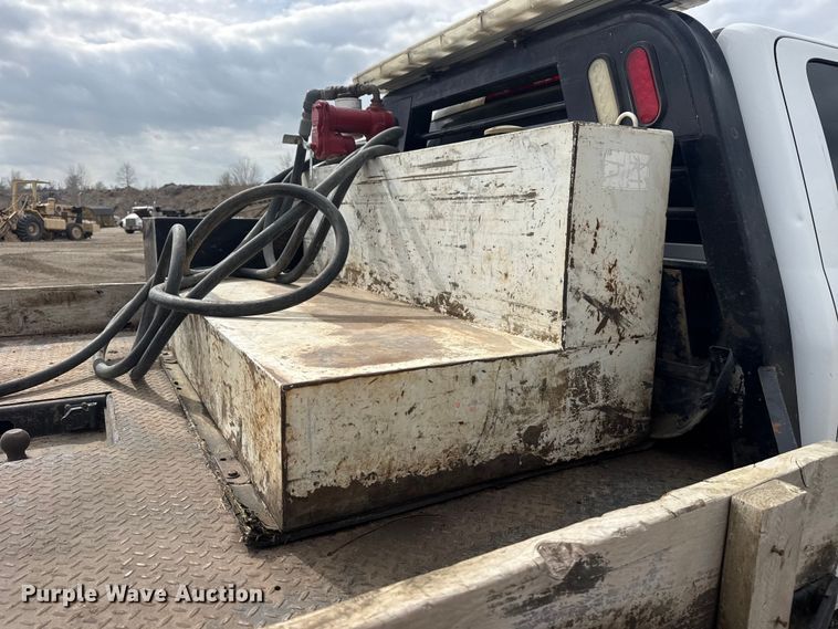 image for item DQ4362 2015 Chevrolet Silverado 3500HD Crew Cab flatbed pickup truck