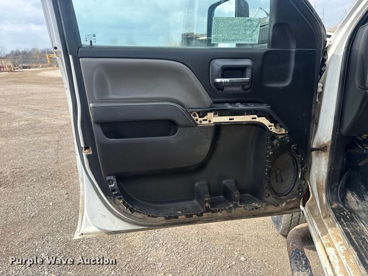 image for item DQ4362 2015 Chevrolet Silverado 3500HD Crew Cab flatbed pickup truck