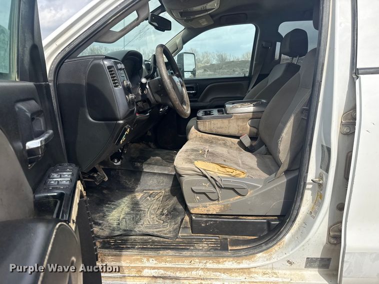 image for item DQ4362 2015 Chevrolet Silverado 3500HD Crew Cab flatbed pickup truck