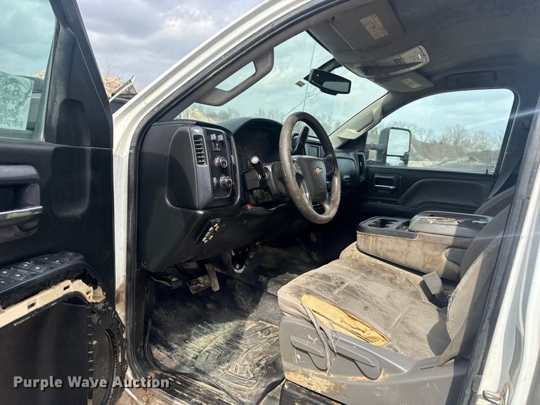 image for item DQ4362 2015 Chevrolet Silverado 3500HD Crew Cab flatbed pickup truck