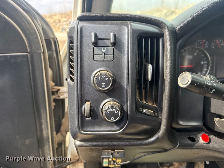 image for item DQ4362 2015 Chevrolet Silverado 3500HD Crew Cab flatbed pickup truck