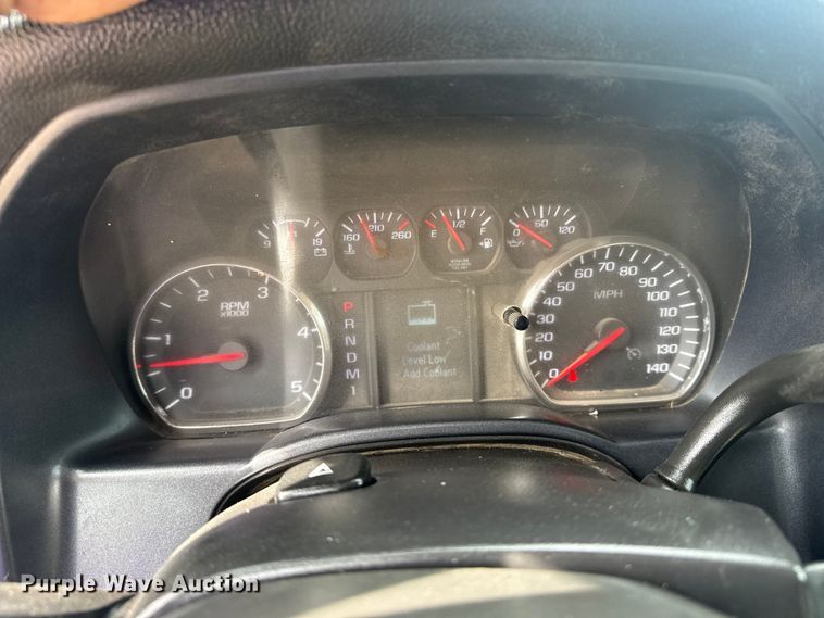 image for item DQ4362 2015 Chevrolet Silverado 3500HD Crew Cab flatbed pickup truck