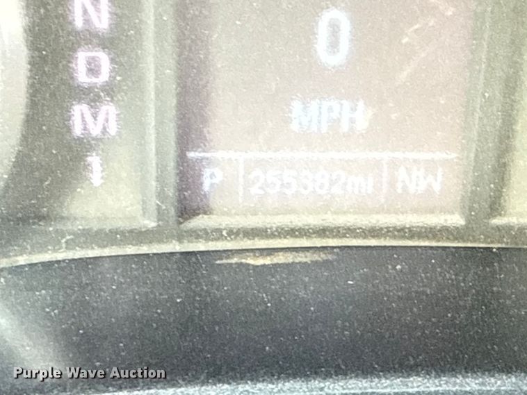 image for item DQ4362 2015 Chevrolet Silverado 3500HD Crew Cab flatbed pickup truck