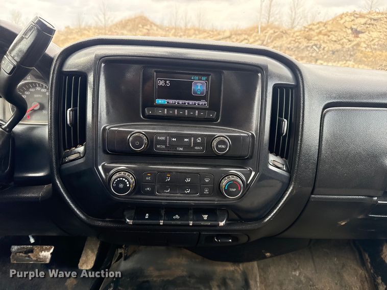 image for item DQ4362 2015 Chevrolet Silverado 3500HD Crew Cab flatbed pickup truck