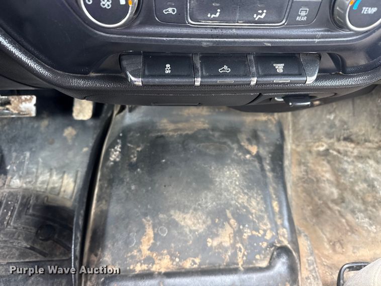 image for item DQ4362 2015 Chevrolet Silverado 3500HD Crew Cab flatbed pickup truck