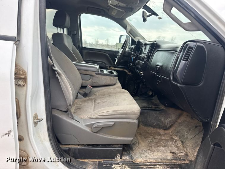 image for item DQ4362 2015 Chevrolet Silverado 3500HD Crew Cab flatbed pickup truck