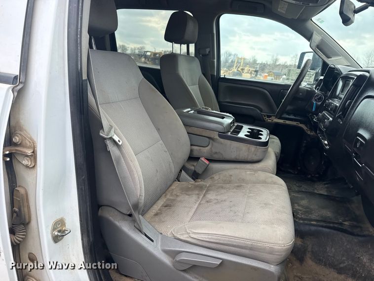 image for item DQ4362 2015 Chevrolet Silverado 3500HD Crew Cab flatbed pickup truck