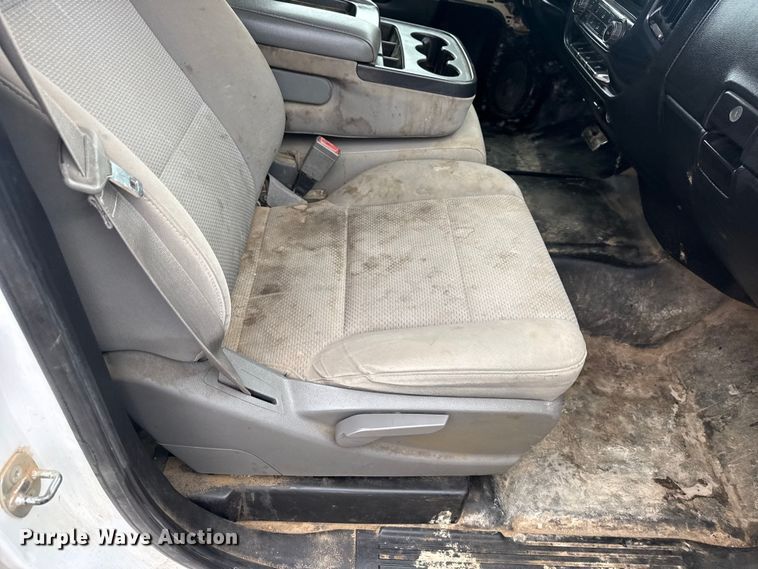 image for item DQ4362 2015 Chevrolet Silverado 3500HD Crew Cab flatbed pickup truck