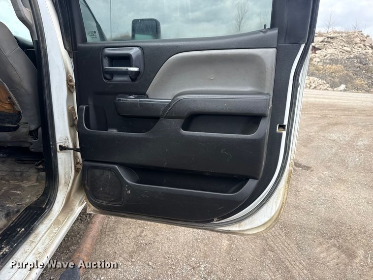 image for item DQ4362 2015 Chevrolet Silverado 3500HD Crew Cab flatbed pickup truck