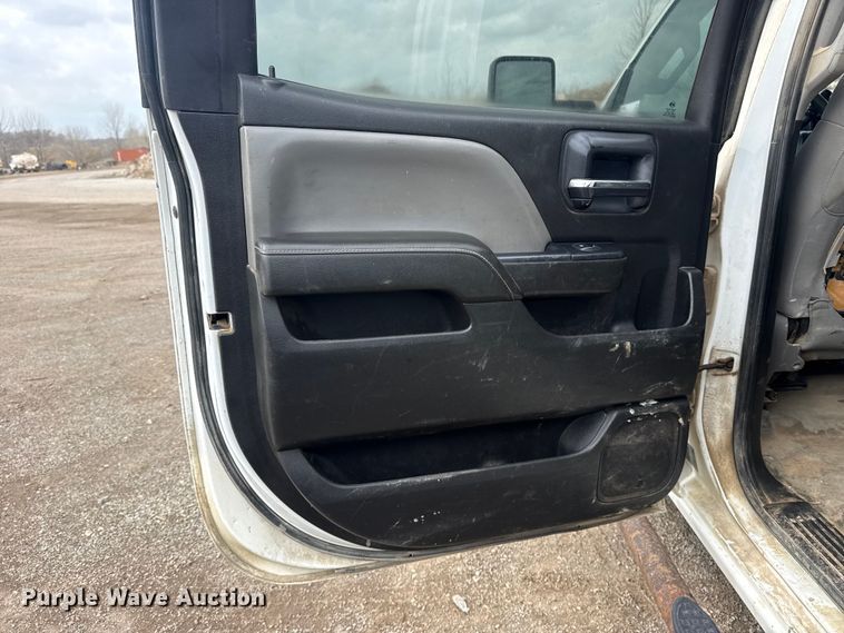 image for item DQ4362 2015 Chevrolet Silverado 3500HD Crew Cab flatbed pickup truck