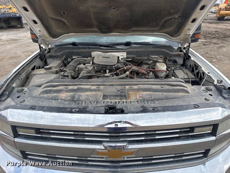 image for item DQ4362 2015 Chevrolet Silverado 3500HD Crew Cab flatbed pickup truck