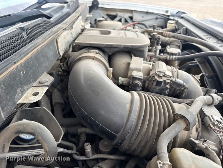 image for item DQ4362 2015 Chevrolet Silverado 3500HD Crew Cab flatbed pickup truck