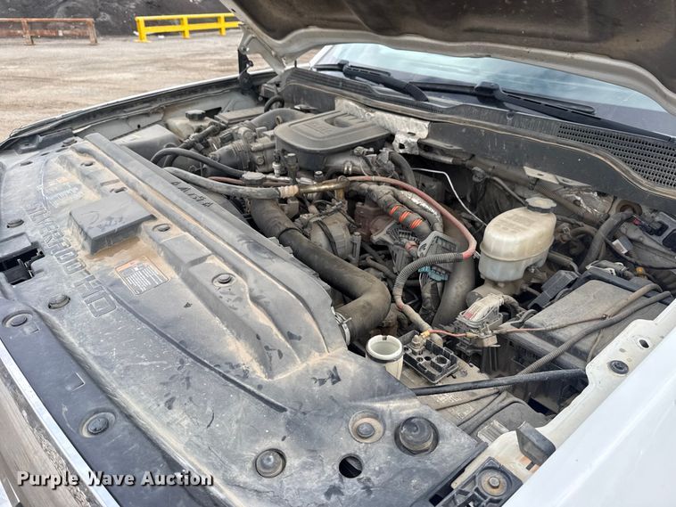 image for item DQ4362 2015 Chevrolet Silverado 3500HD Crew Cab flatbed pickup truck