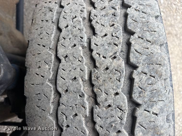 image for item DQ4362 2015 Chevrolet Silverado 3500HD Crew Cab flatbed pickup truck