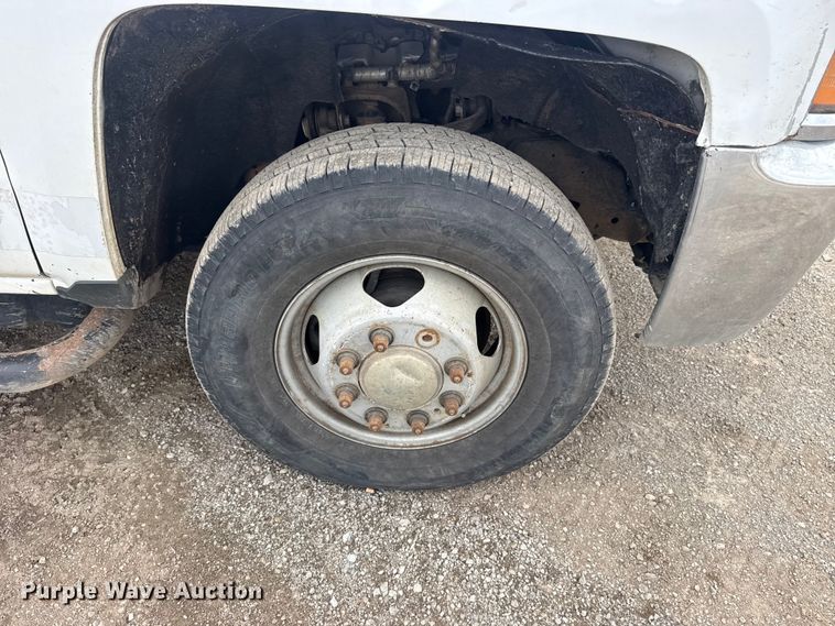 image for item DQ4362 2015 Chevrolet Silverado 3500HD Crew Cab flatbed pickup truck