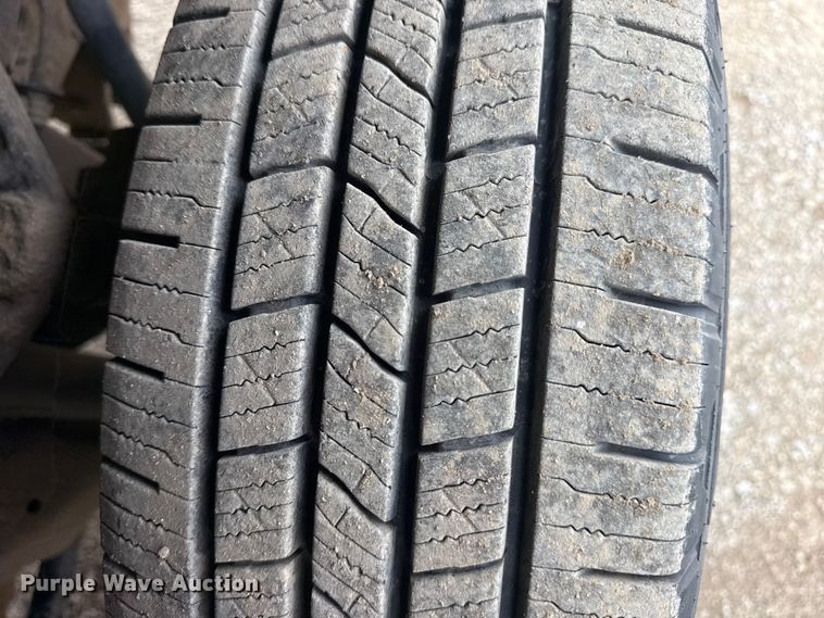 image for item DQ4362 2015 Chevrolet Silverado 3500HD Crew Cab flatbed pickup truck